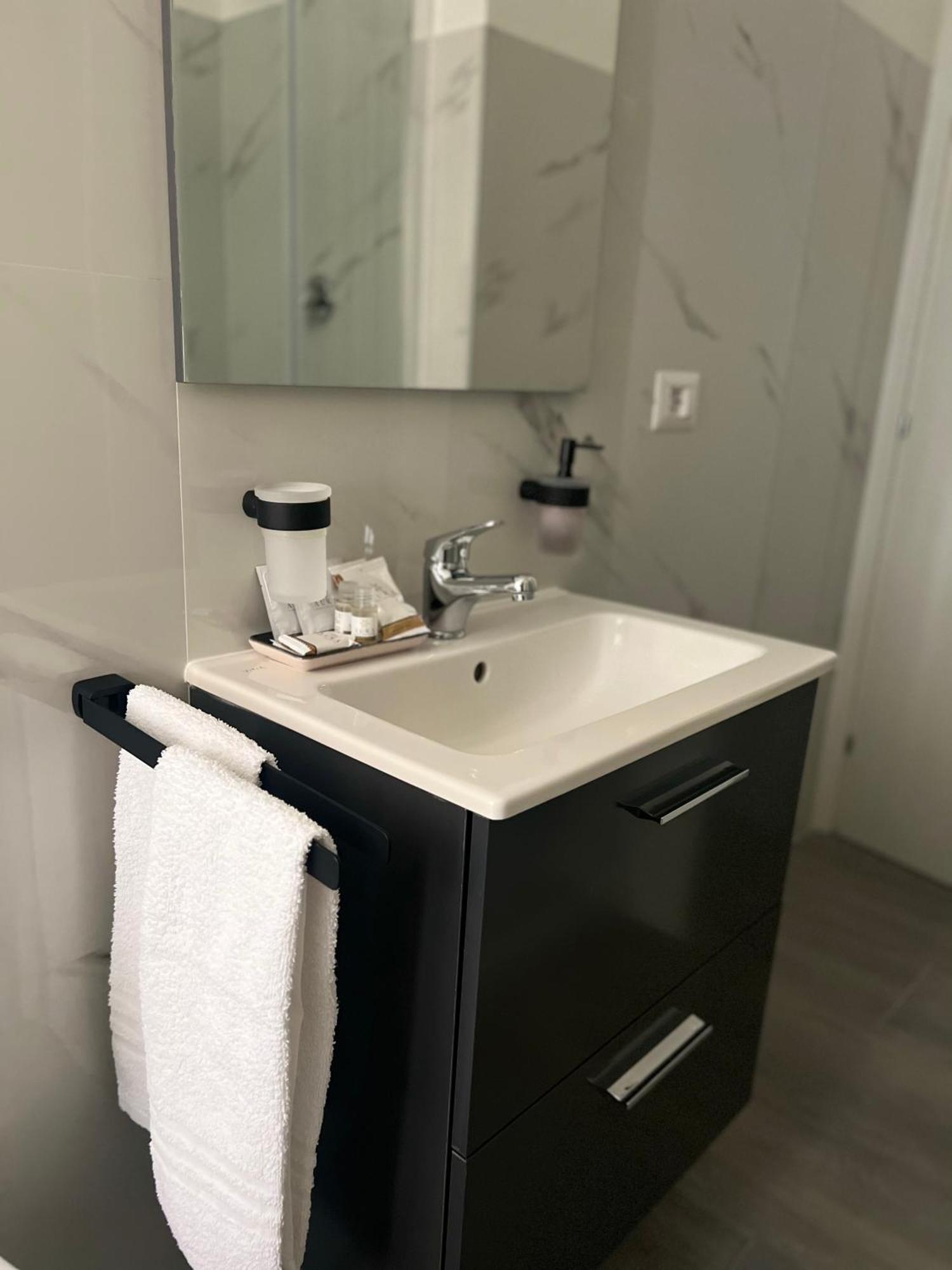 Tiburtina Flam Guest House Roma Ngoại thất bức ảnh