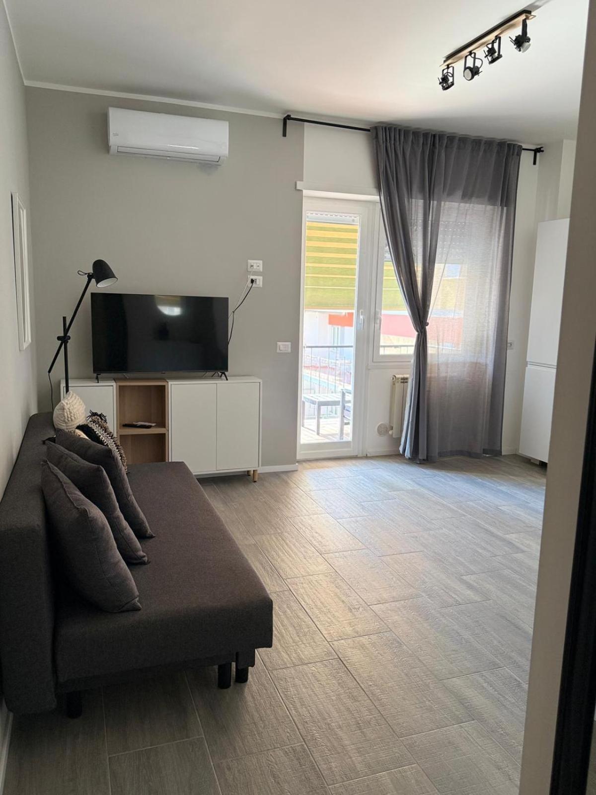 Tiburtina Flam Guest House Roma Ngoại thất bức ảnh